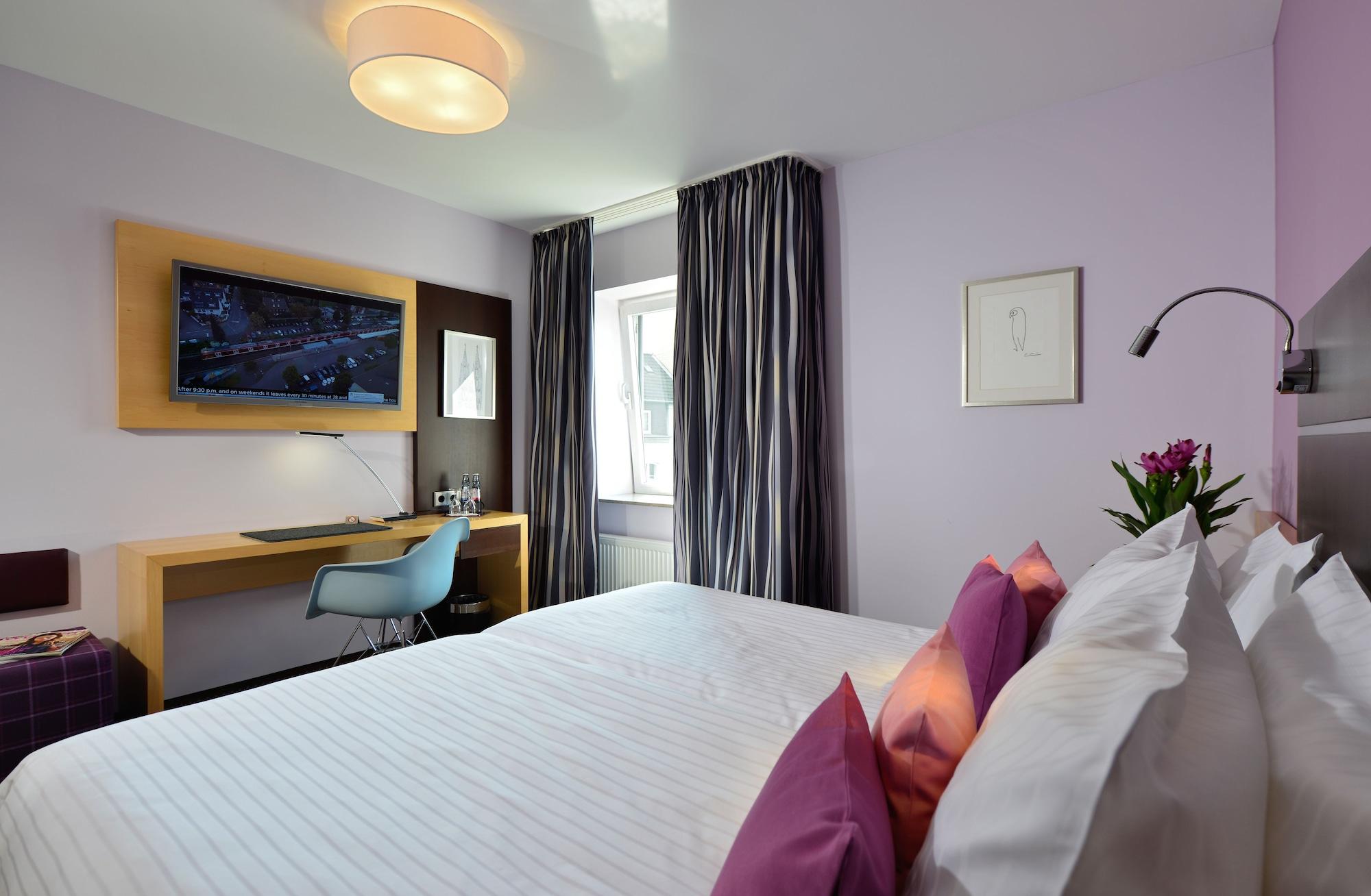 Hotel Uhu Garni Кёльн Экстерьер фото