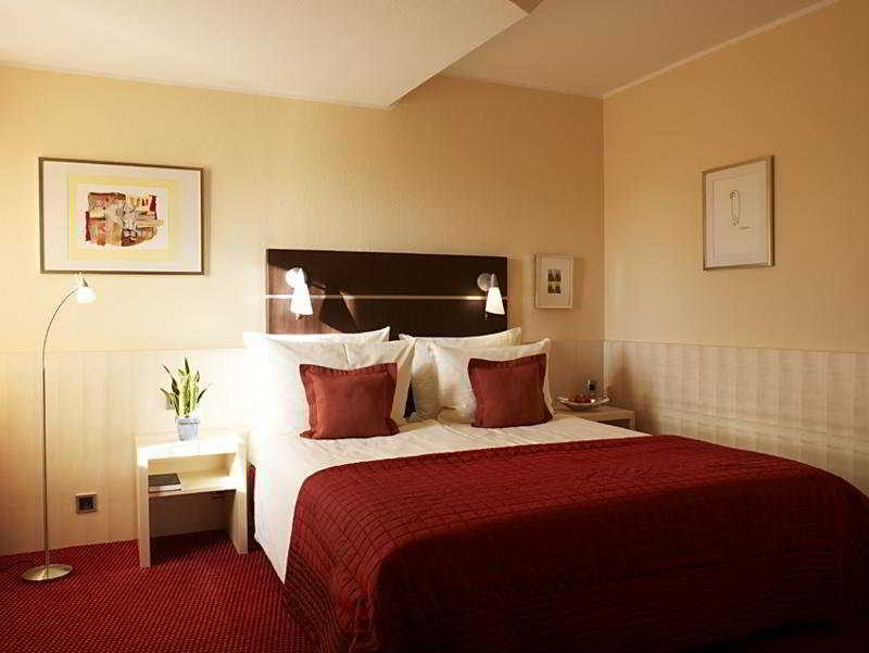 Hotel Uhu Garni Кёльн Экстерьер фото