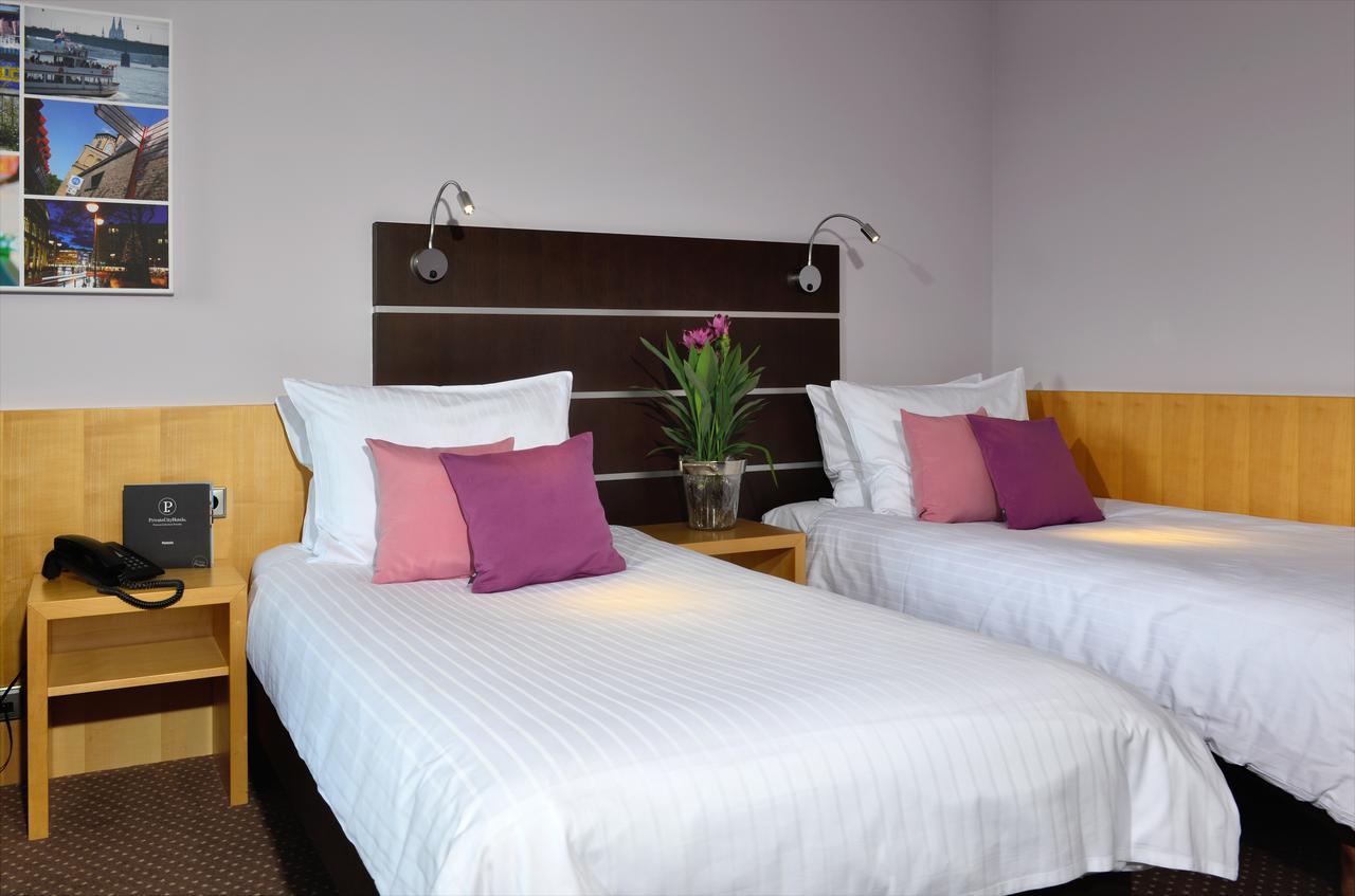Hotel Uhu Garni Кёльн Экстерьер фото