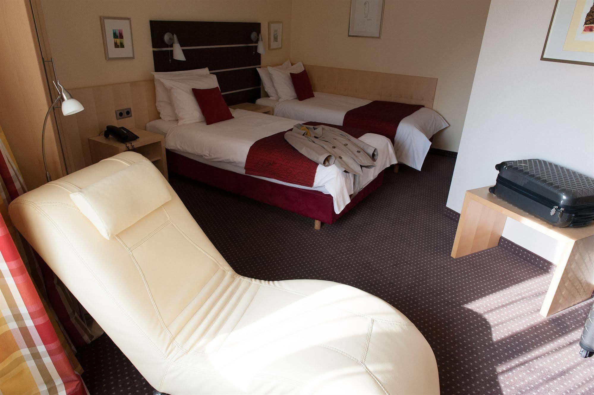 Hotel Uhu Garni Кёльн Экстерьер фото